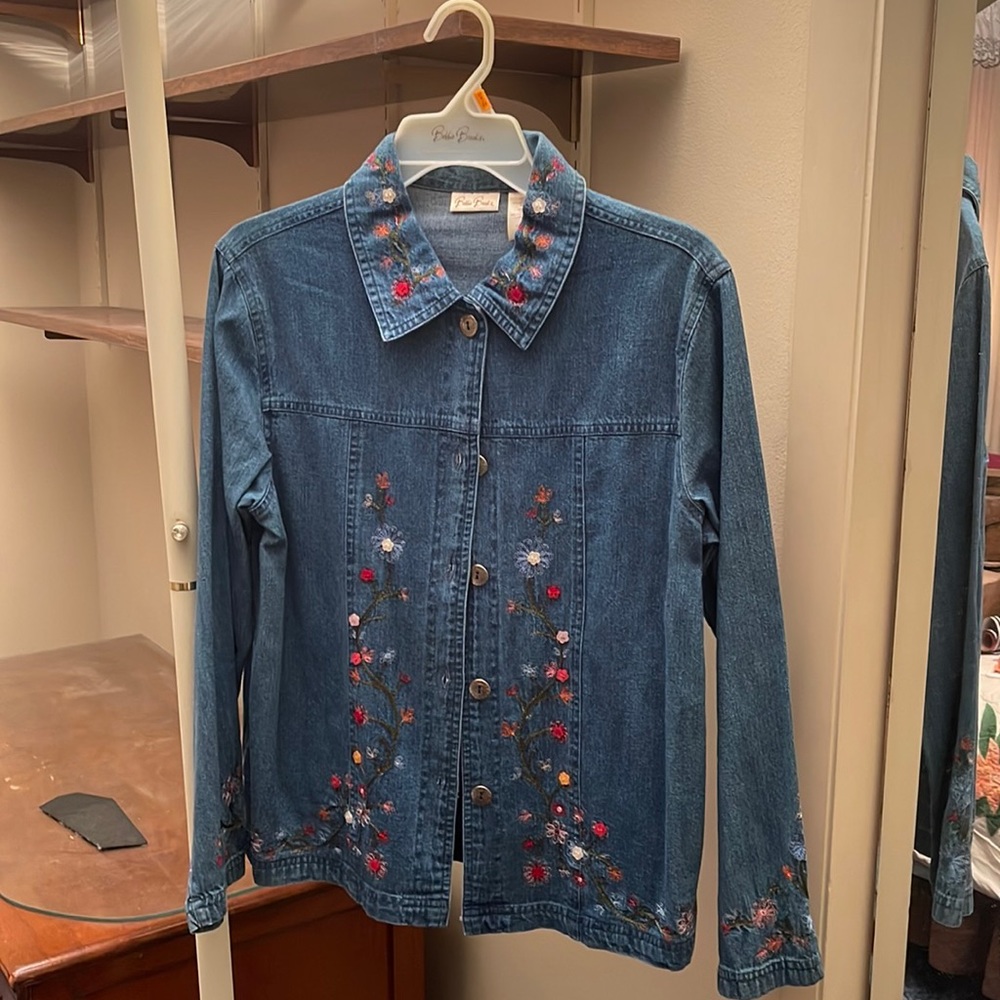 Vintage Bobbie brooks embroidered jean shirt also comes with hanger.